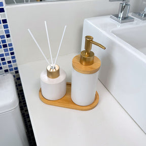 Kit Banheiro Aromas Liso 3 Peças - Conjunto Dispenser e Aromatizador em Porcelana com Bandeja em Bambu